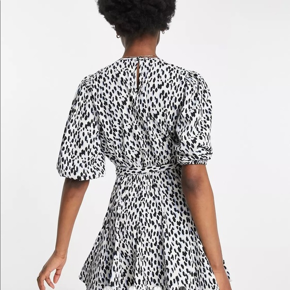 Tie waist mini dress in leopard print - Picture 2 of 4